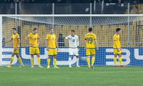 Футболистов в Казахстане назвали «спиногрызами»