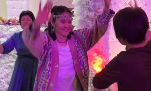 Чемпионка мира показала, как от души отрываться на казахских тоях. Видео