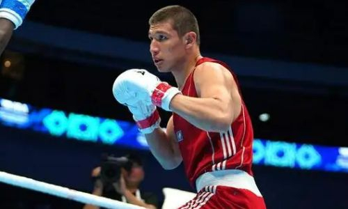 Видео сенсационного разгрома чемпиона мира боксером из Казахстана