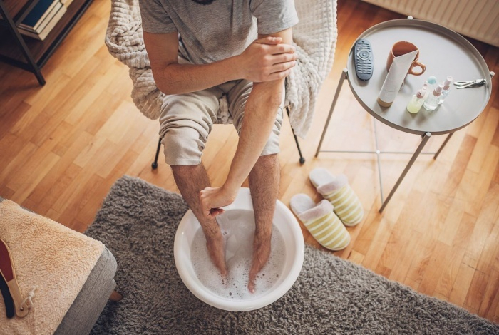 Могут ли горячие ванны для ног облегчить приступ мигрени?