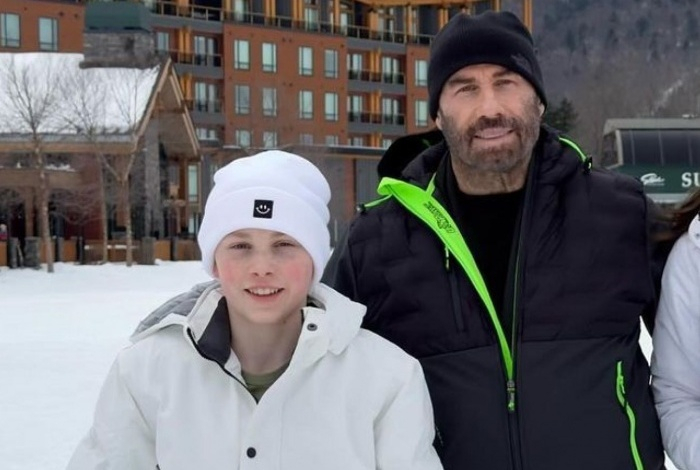 Джон Траволта похвастался успехами сына в катании на горных лыжах