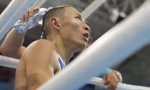 Чемпион мира по боксу из Казахстана проиграл хозяину ринга и остался без «золота» турнира в Баку
