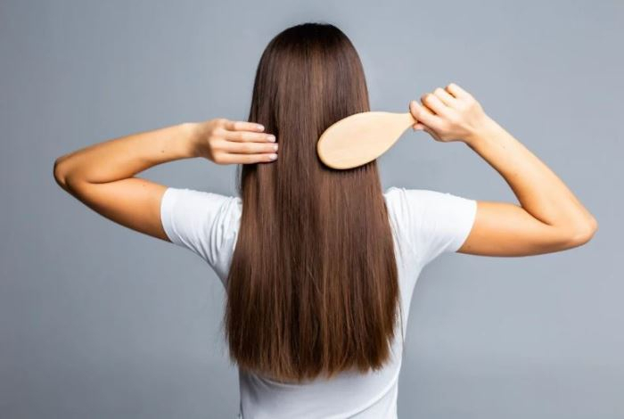 Сколько раз в день на самом деле нужно расчёсывать волосы