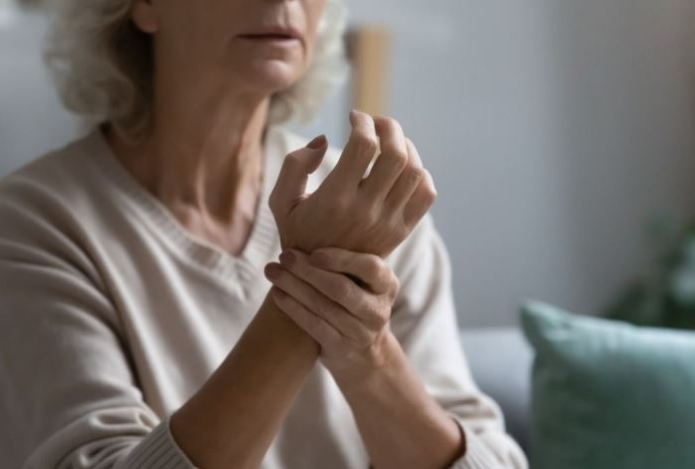 Каким пальцем и где нужно измерять пульс