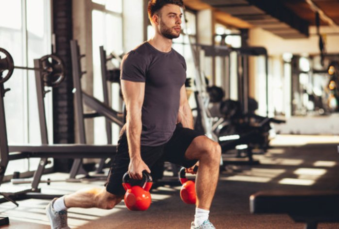 Фитнес-тренер рассказала, как часто нужно менять программу тренировок