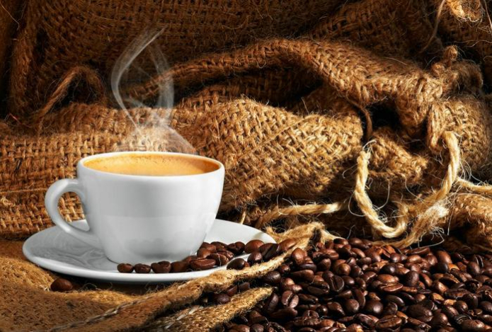 Названы три удивительные добавки к кофе, которые снизят уровень холестерина в крови