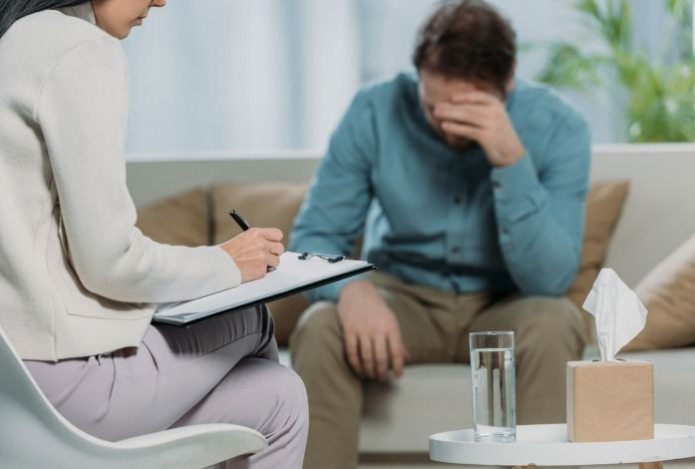 Психиатр, психолог и психотерапевт. К кому и когда нужно обращаться?