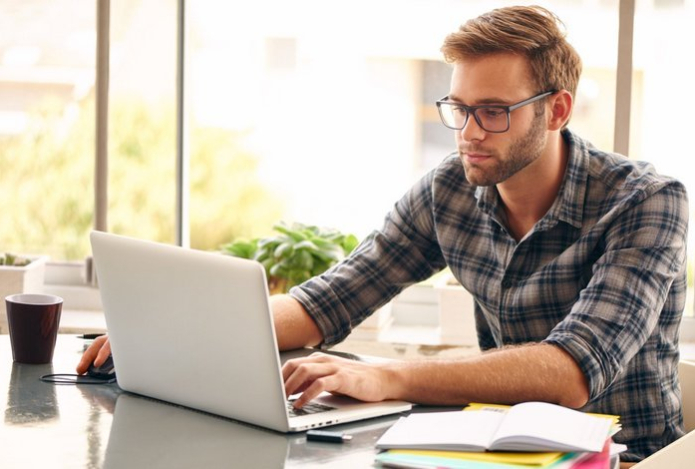 Ученые рассказали о рисках развития импотенции из-за использования компьютеров