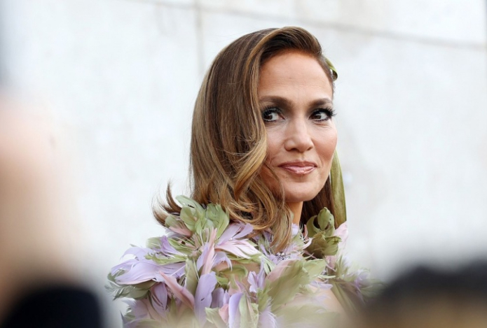 Дженнифер Лопес показала идеальную домашнюю тренировку для стройности. Фото