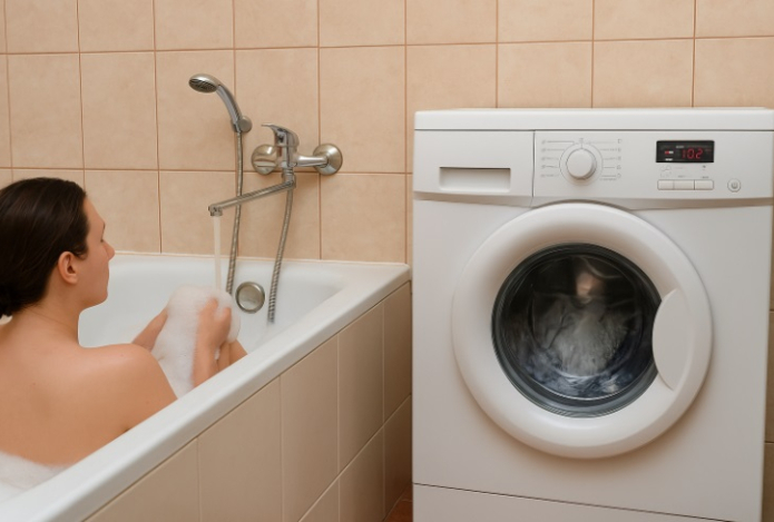 Можно ли мыться в ванной, когда работает стиральная машина — ответ вас удивит