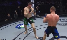 Видео сенсационной победы казахстанского бойца над российским чемпионом из лиги Хабиба