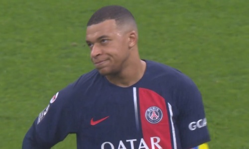 Килиан Мбаппе оскорбил тренера «ПСЖ» после замены. Видео