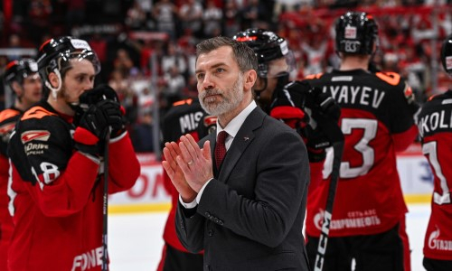 Экс-тренер «Барыса» и сборной Казахстана официально стал наставником «Авангарда»