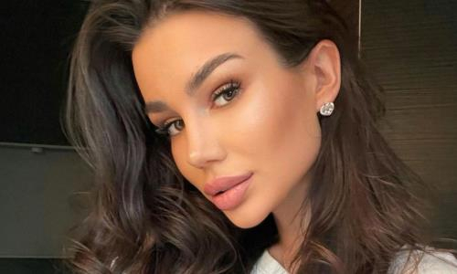 «Иногда. В основном я приличная жена». Супругу хоккеиста ЦСКА сравнили со звездой «18+» из-за новых фото