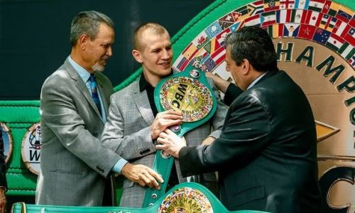 «Наследнику Головкина» вручили пояс чемпиона WBC