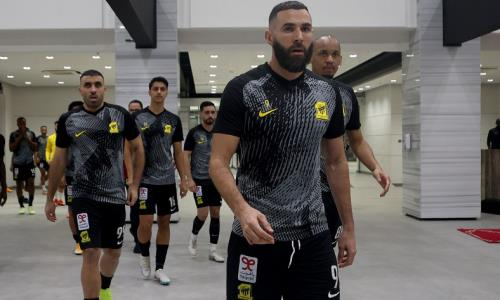 Болельщик отхлестал одноклубника Бензема после финала Суперкубка Саудовской Аравии. Видео