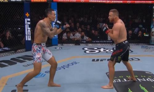 Глухой нокаут на последней секунде решил судьбу боя Гэтжи — Холлоуэй на UFC 300. Видео
