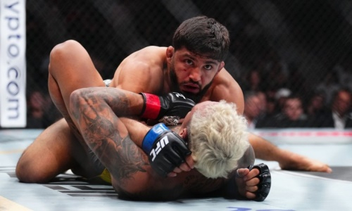 «Я из России, не делайте так». Топовый боец объяснил скандальный поступок на UFC 300