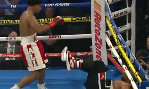 Али брутальным нокаутом дебютировал в профи после неудачи в отборе на Олимпиаду-2024. Видео