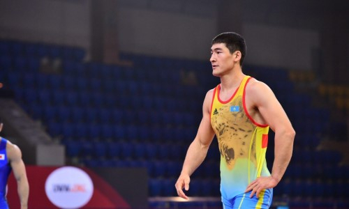 Разгромом обернулась схватка казахстанского «классика» за полуфинал чемпионата Азии