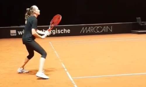 Елена Рыбакина провела первую тренировку в Штутгарте. Видео