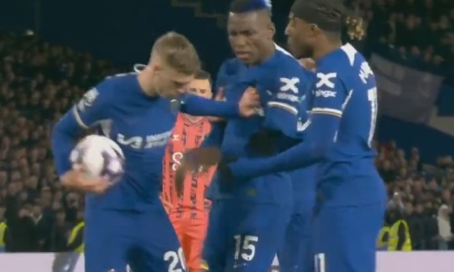 Игроки «Челси» устроили разборку между собой во время матча АПЛ. Видео