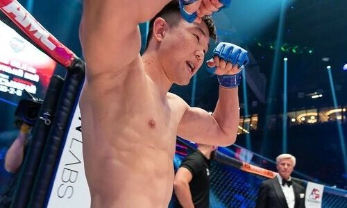 Популярного бойца из Казахстана предупредили перед подписанием контракта с UFC