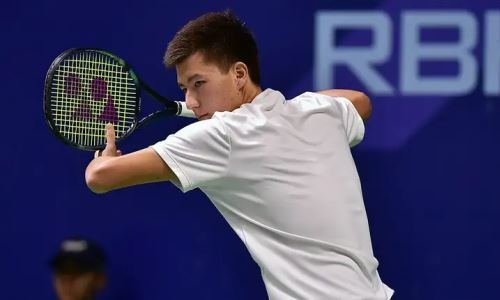 Казахстанский теннисист покидает турнир в Мексике