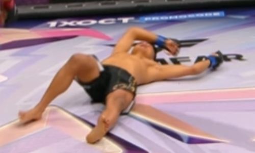 Казахстанский боец зверски нокаутировал соперника в первом раунде. Видео