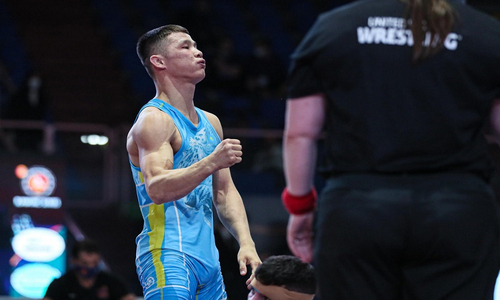 Казахстанец уступил в схватке за олимпийскую лицензию в греко-римской борьбе