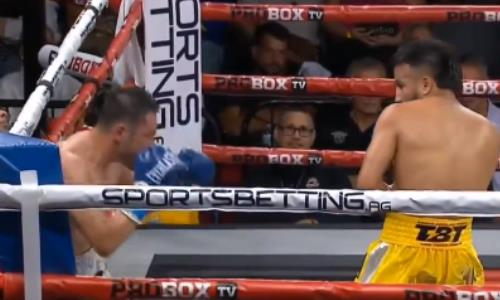 Главный бой вечера бокса в США закончился тяжелым нокаутом после удара по печени. Видео
