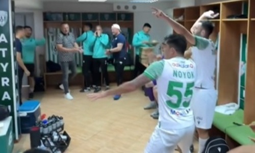 «Who let the dogs out?». Клуб КПЛ оригинально отпраздновал победу в раздевалке. Видео