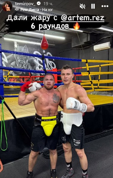 Казахстанский профи-боксер зарубился в кровь со звездой ММА