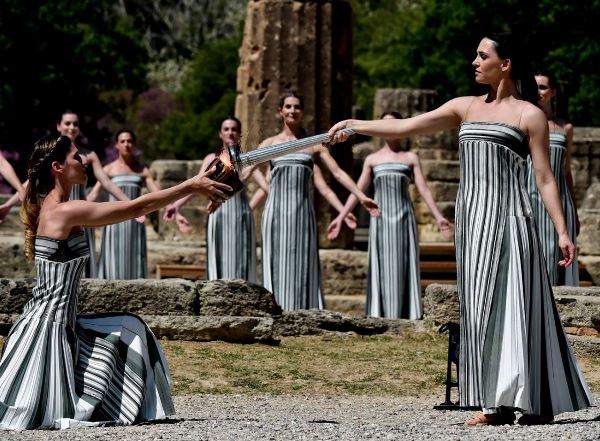 В Древней Олимпии зажгли огонь Олимпийских игр-2024 в Париже. Фото