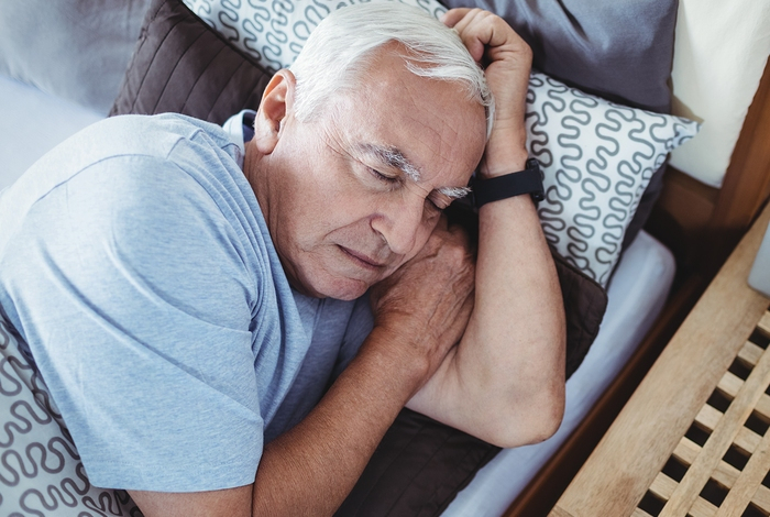 Чем опасен недостаток сна для людей старше 50 лет