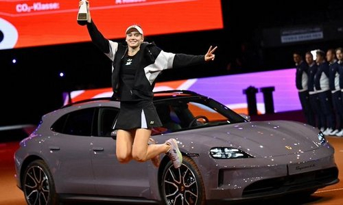 Елена Рыбакина рассказала, когда получит права и сядет за руль выигранного Porsche