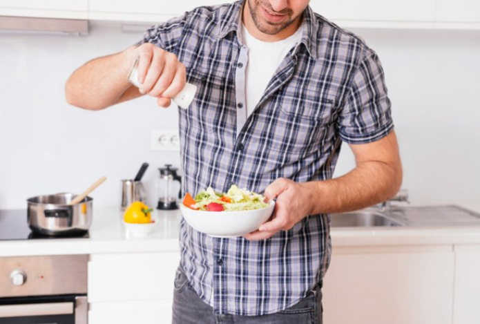 Диетолог назвала ошибки в диете — от них вы только толстеете