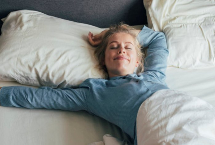 Остеопат объяснила, чем опасен сон на высоких подушках