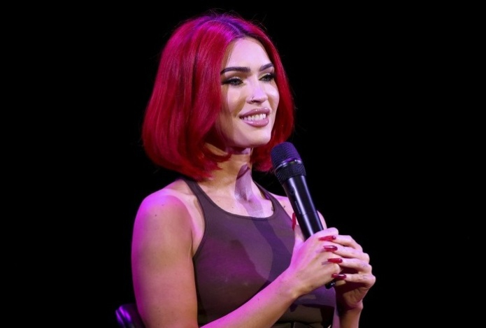 Меган Фокс удивила поклонников необычным цветом волос. Фото