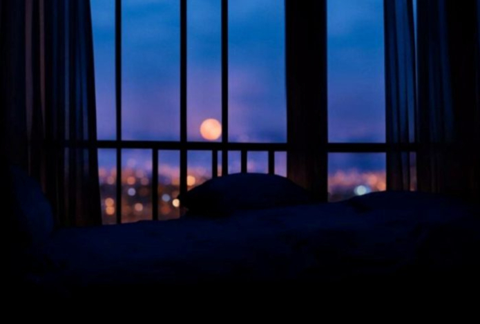 Почему надо спать с закрытыми шторами