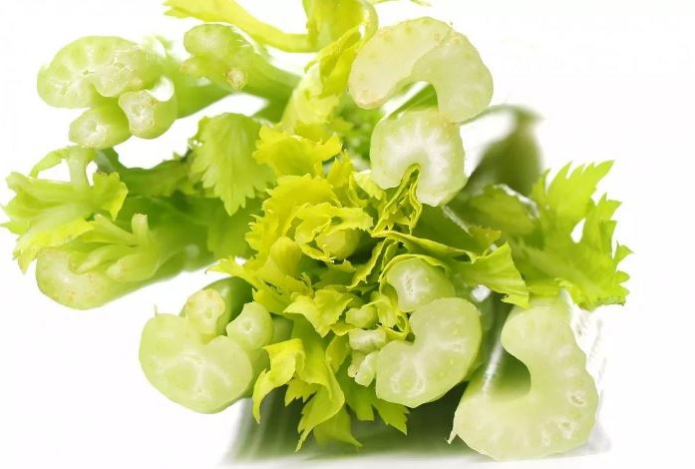 Достаточно одной веточки. Врач назвал продукт, благодаря которому ваш живот быстро уменьшится в размерах