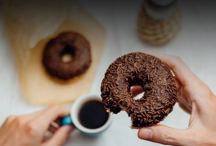 Почему нельзя «заедать» плохое настроение сладким