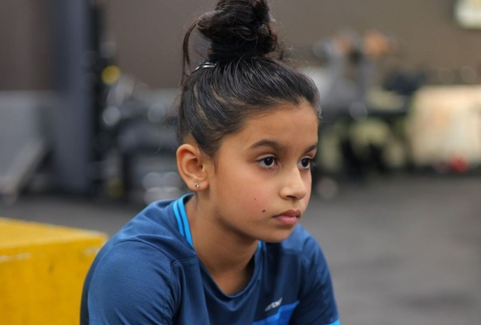 Девятилетняя девочка подняла штангу весом 75 кг. Фото