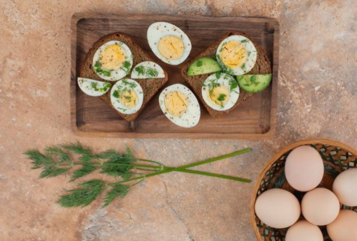 «Забудьте о майонезе». Названы продукты и соусы, с которыми нельзя сочетать яйца