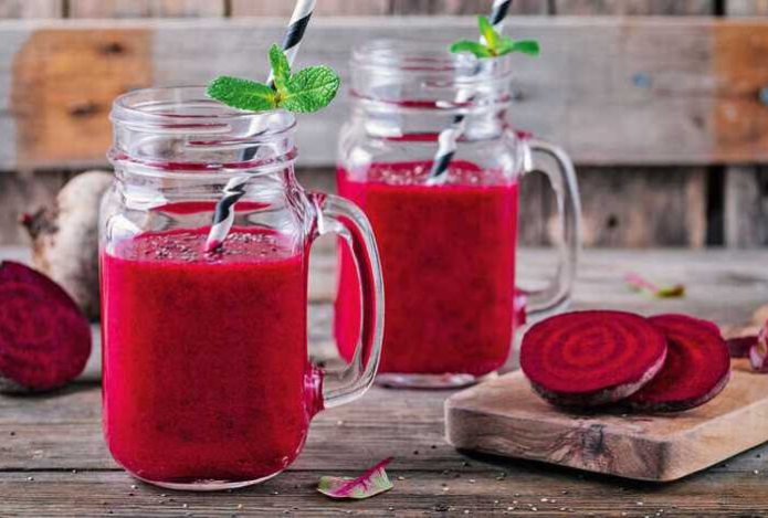 Свекольный сок против кофе — что лучше пить перед тренировкой