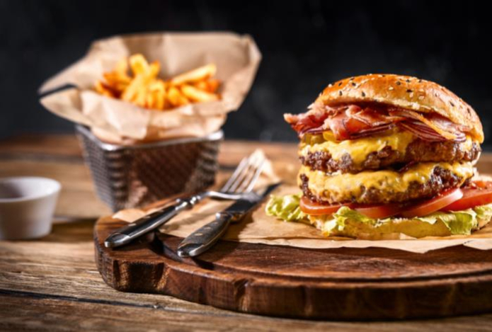 Американец съедал по бургеру в день 50 лет подряд. Вот как он сейчас выглядит