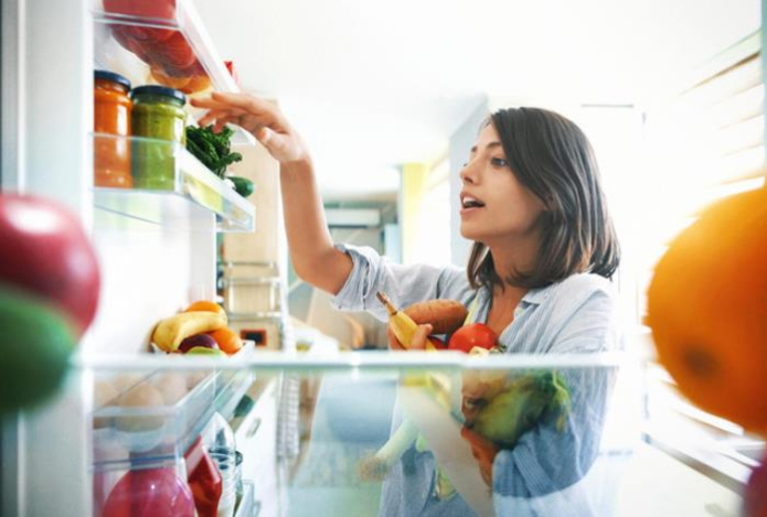 Названы пять способов, как не сгноить продукты в холодильнике