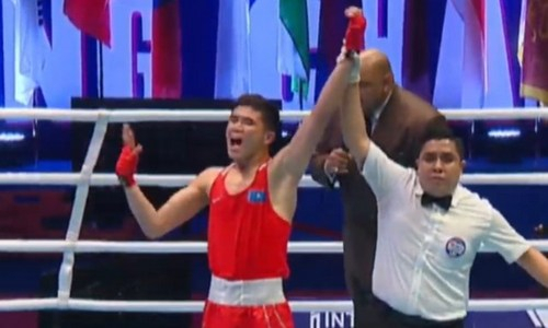 Брат «Казахского Ломаченко» дважды отправил узбекистанца в нокдаун и взял «золото» ЧА-2024 по боксу