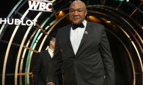 «Если судьи не купленные». Легендарный Форман знает победителя боя Усик — Фьюри