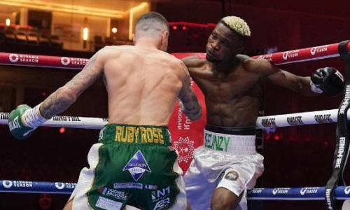 Брутальным нокаутом в первом раунде закончился титульный бой вечера бокса Усик — Фьюри. Видео